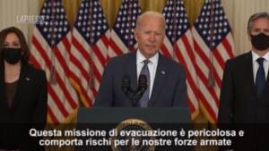 Afghanistan, Biden: “Non posso promettere quale sarà il risultato finale dell’evacuazione”