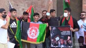 Roma, manifesta la comunità afghana: “Non abbandonate il nostro popolo”