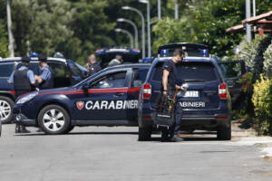 Sparatoria in strada ad Ardea, uccisi un anziano e due fratellini