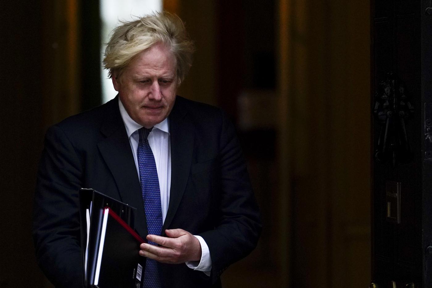 Covid, in Gran Bretagna il governo ha aspettato troppo per il lockdown