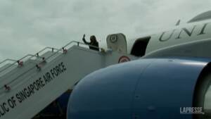 Usa, l’arrivo di Kamala Harris a Singapore