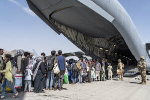 Kabul, aereo USA Air Force per l'evacuazione dei civili dall'Afghanistan
