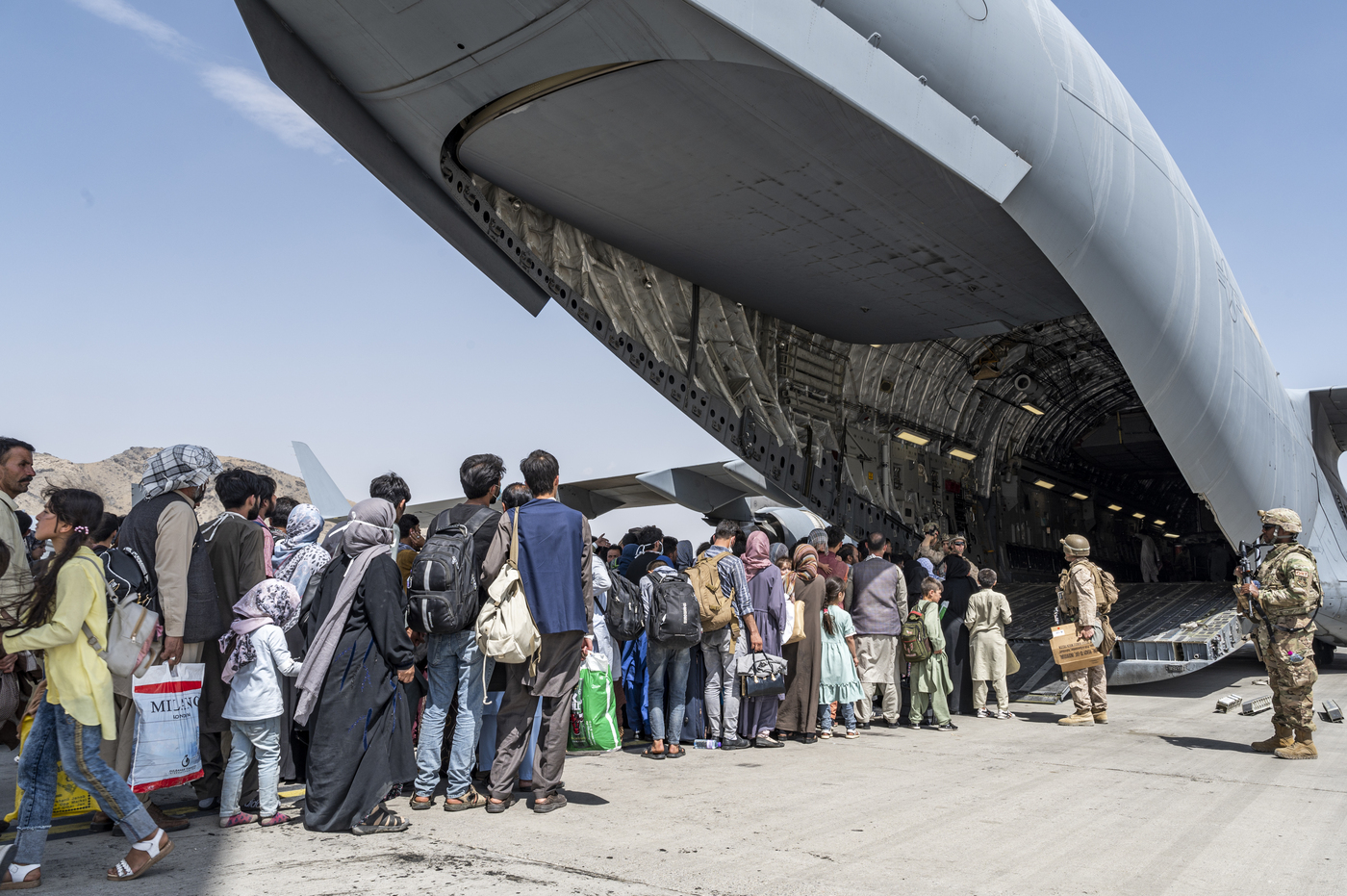 Afghanistan, Ue divisa sull’accoglienza dei profughi. Muro di Austria e Ungheria