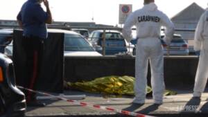 Acitrezza, il sopralluogo della polizia scientifica sul luogo della sparatoria
