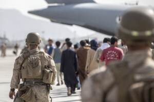 Afghanistan, circa 20mila persone ancora nell’aeroporto di Kabul