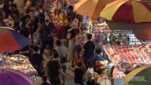Nicole Kidman a Hong Kong sul set della seria Amazon dopo le polemiche per la quarantena