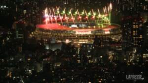 Iniziano le Paralimpiadi, la notte di Tokyo illuminata dai fuochi d’artificio