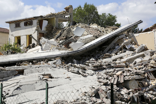 Cinque anni dal terremoto che ha devastato Amatrice – Le immagini