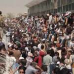Afghanistan: la massa disperata all’aeroporto di Kabul