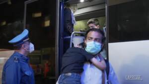 Napoli, 87 rifugiati afghani arrivano al Covid residence dell’Ospedale del Mare