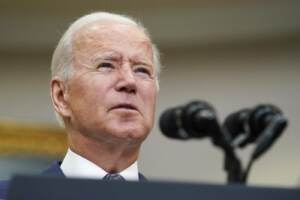 Il presidente Joe Biden parla della situazione in Afghanistan dalla Roosevelt Room della Casa Bianca