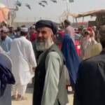 Pakistan, profughi afghani entrano nel paese