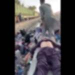 Attentato Kabul, i corpi nel ‘canale’ dopo l’esplosione kamikaze