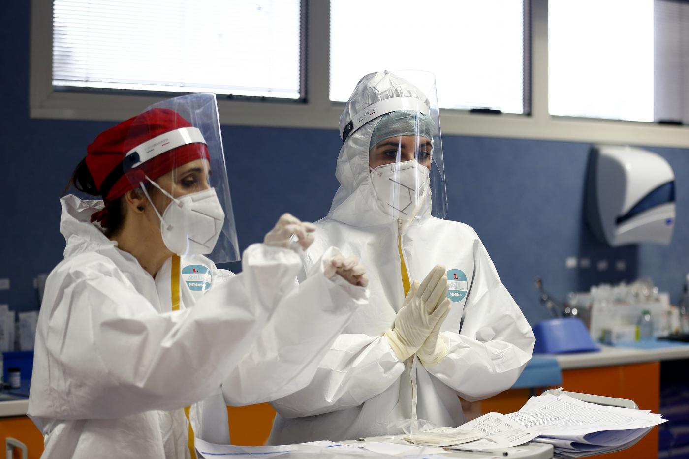 Bollettino Covid del 26 agosto: 7221 nuovi casi e 43 morti Bollettino Covid del 26 agosto: 7221 nuovi casi e 43 morti