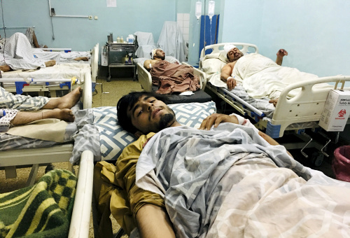 Attentato a Kabul: le immagini della strage