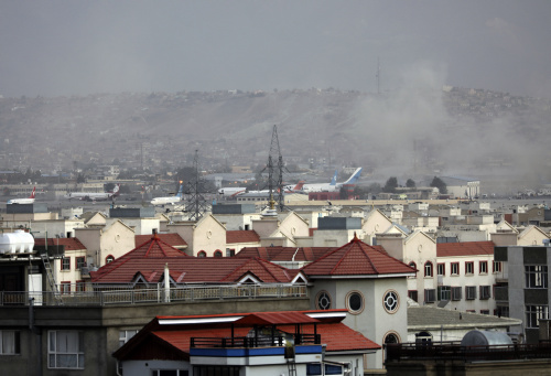Attentato a Kabul: le immagini della strage