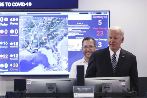 Il presidente degli Stati Uniti Joe Biden parla ad un briefing sulle prospettive dell'uragano atlantico