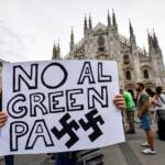 No Green pass: a Roma aggredita giornalista Rai, a Milano distrutto gazebo M5s