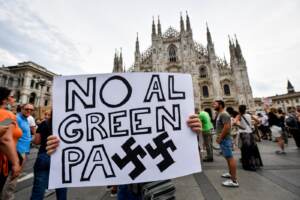 Milano, manifestazione no green pass