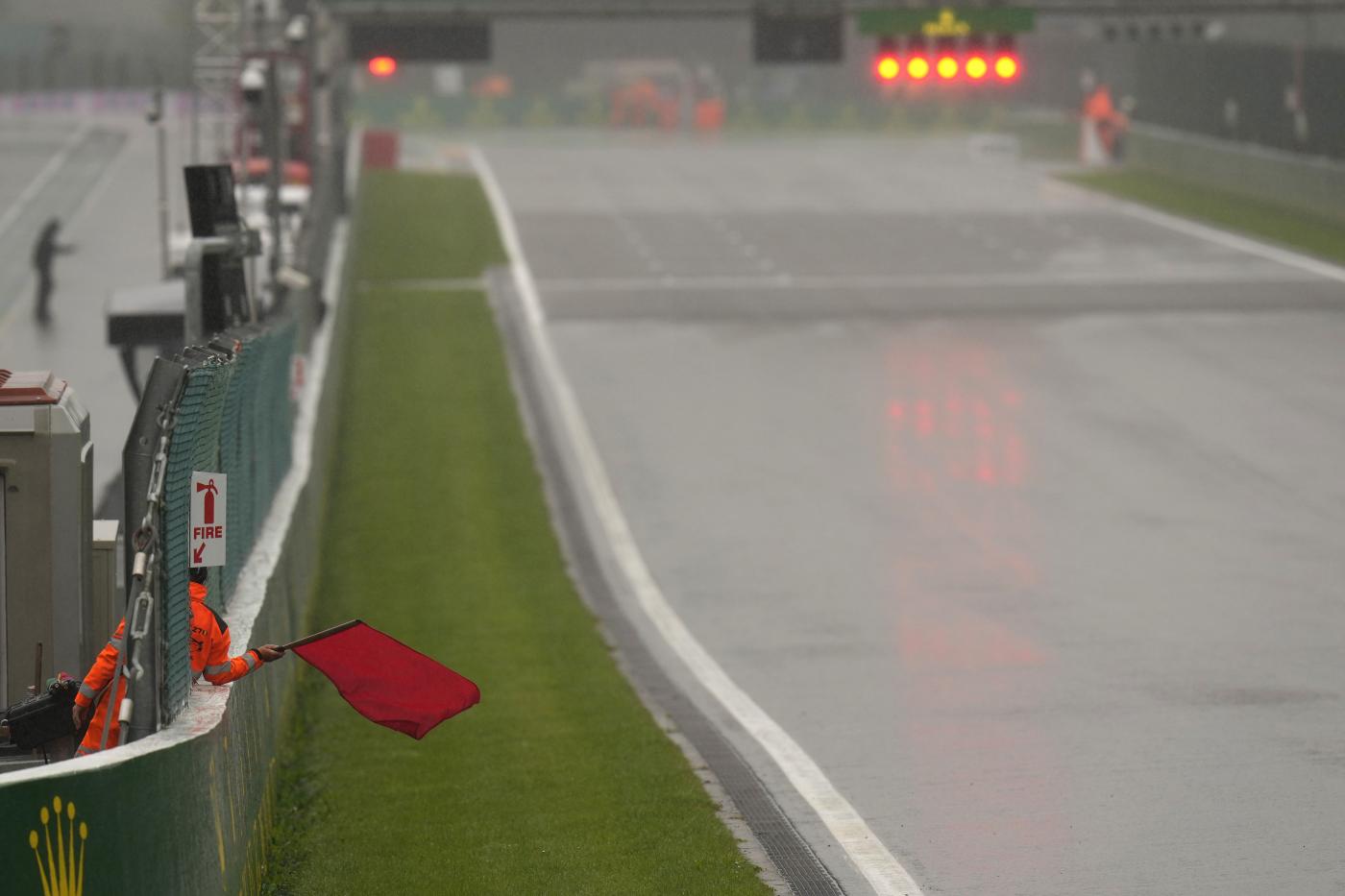 Formula 1, a Spa vince la pioggia: Verstappen primo ma prende la metà dei punti