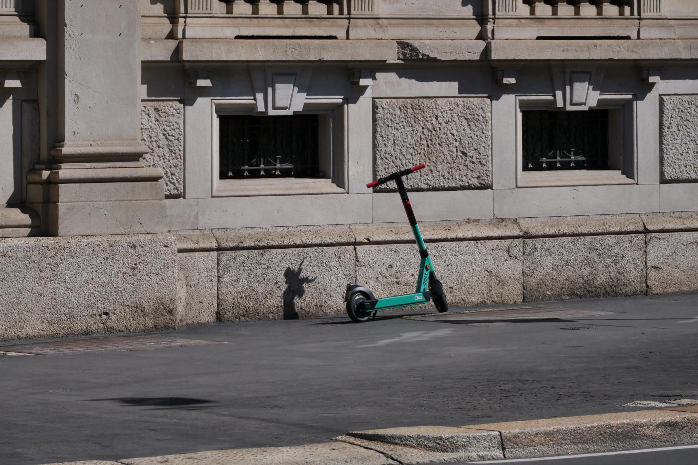 Milano: cade da monopattino, muore 13enne a Sesto San Giovanni