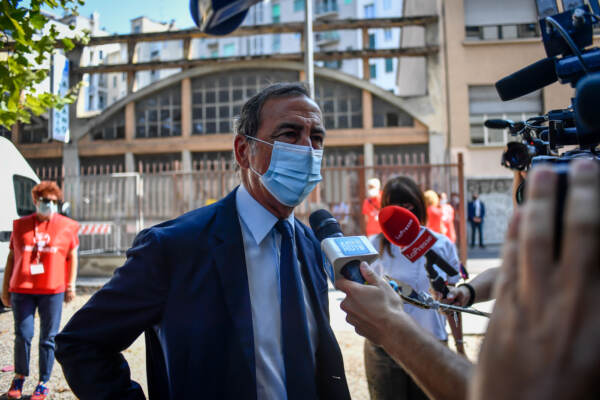 Milano, la camera ardente di Gino Strada presso la sede di Emergency