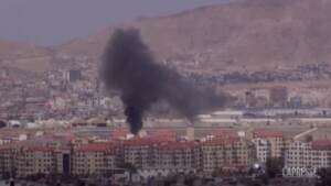 Kabul, pennacchi di fumo nero nella zona dell’aeroporto