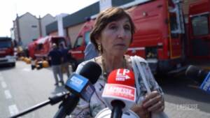 Incendio Milano, pm: “Palazzo sta ancora fumando, presto fare valutazioni”