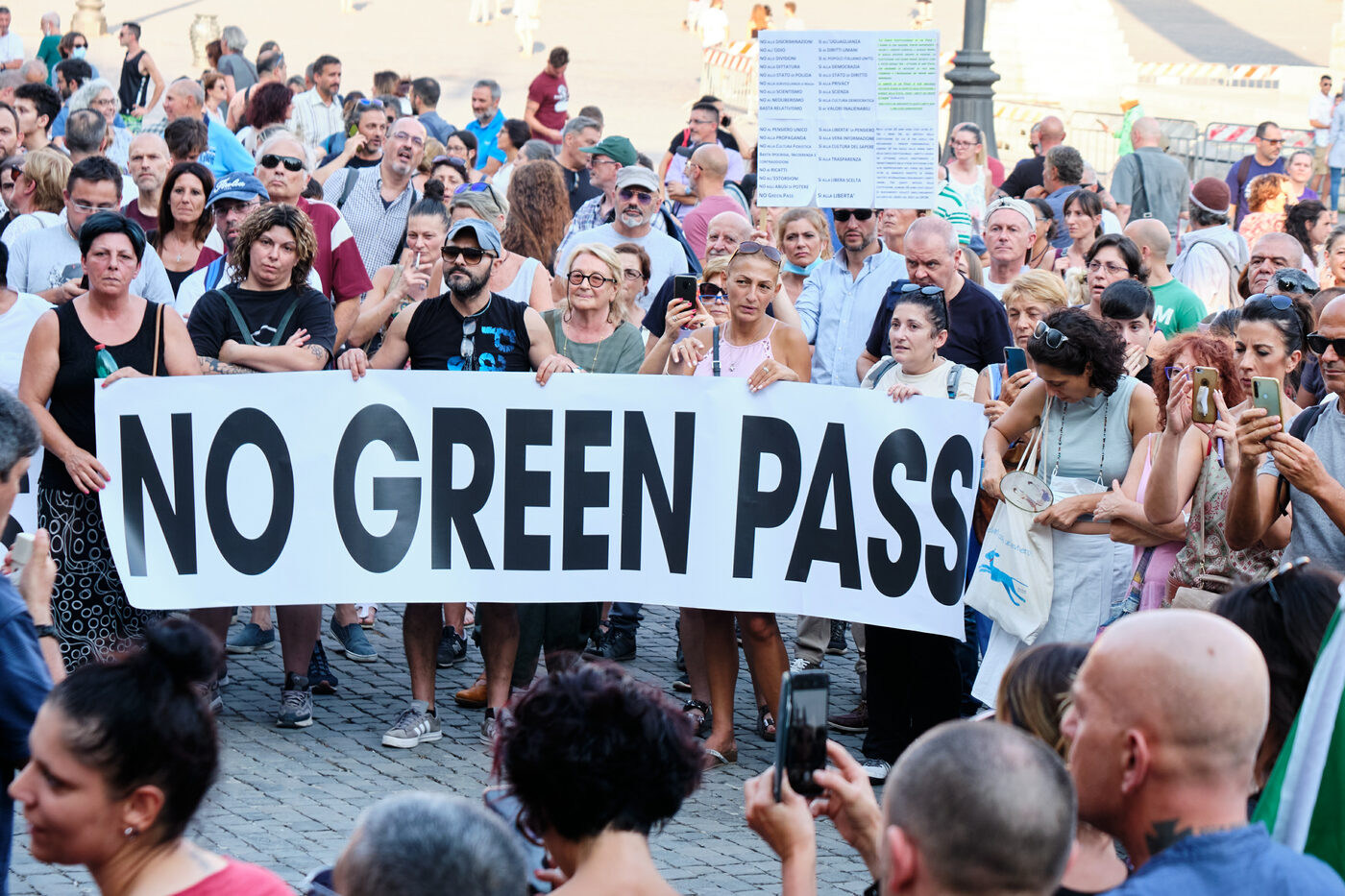 Green pass, sindacati: “Contrari al blocco dei treni, sì ai vaccini”