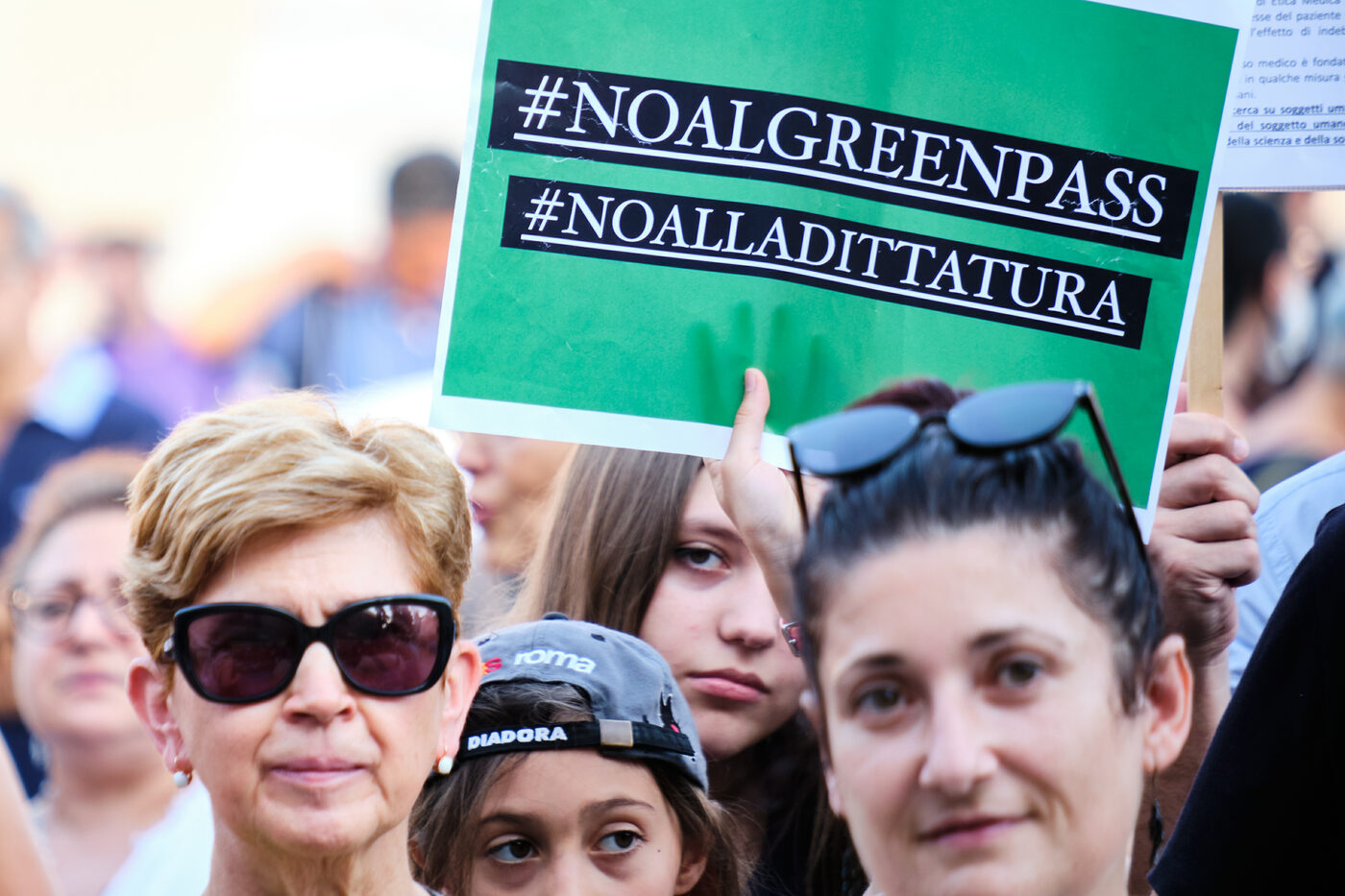 No Green pass, su Telegram le minacce a politici: “Attentati in simultanea”