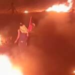 Gaza, i palestinesi manifestano al confine: tre feriti