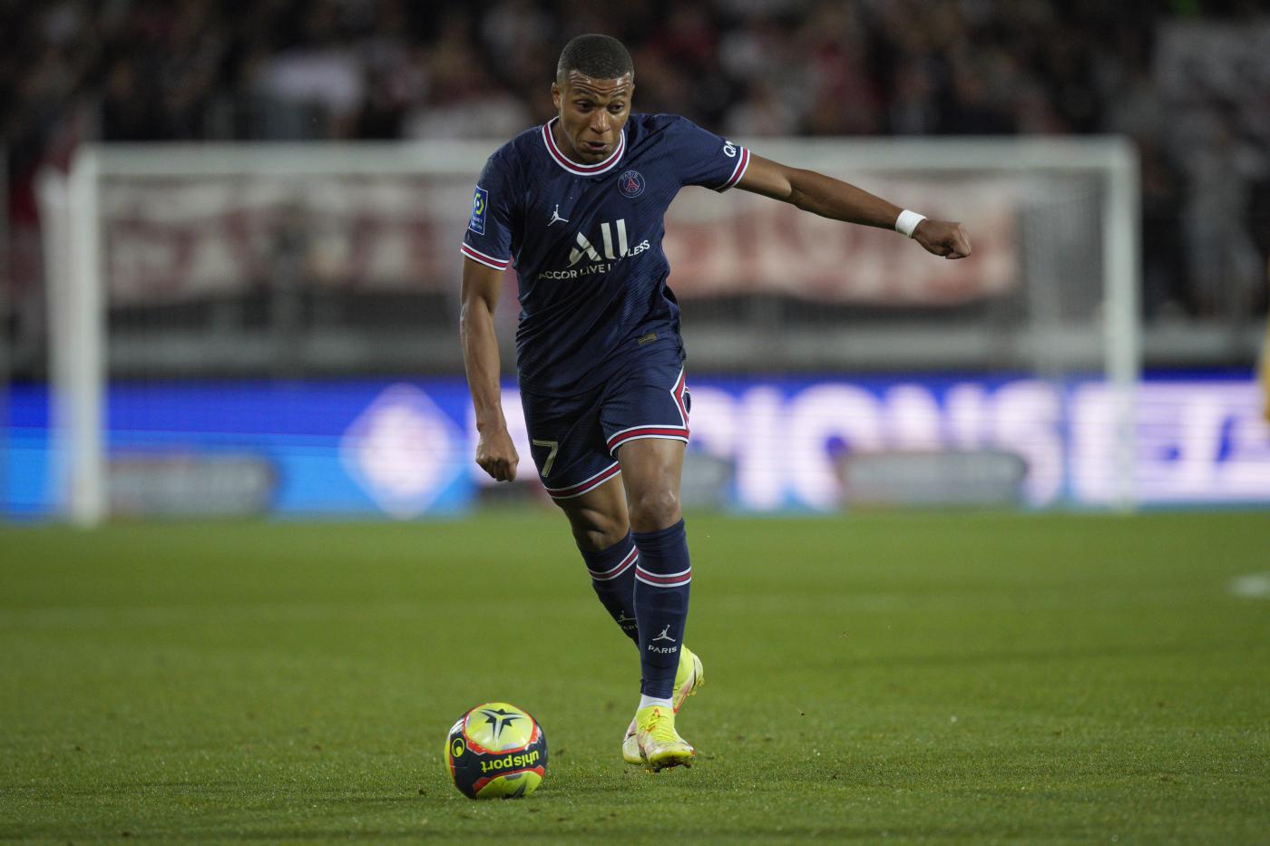Mercato, Real e Psg trattano a oltranza per Mbappé. Juve su Pjanic