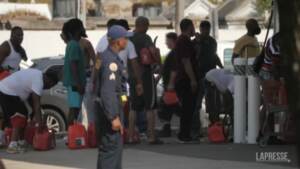 Usa, Louisiana: gli sfollati dell’uragano Ida in cerca di cibo, benzina e assistenza