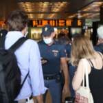 Green pass, manifestazione flop Milano: alcuni bloccati davanti stazione