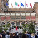 Venezia 78, al via la Mostra con Almodovar e il Leone alla carriera a Benigni