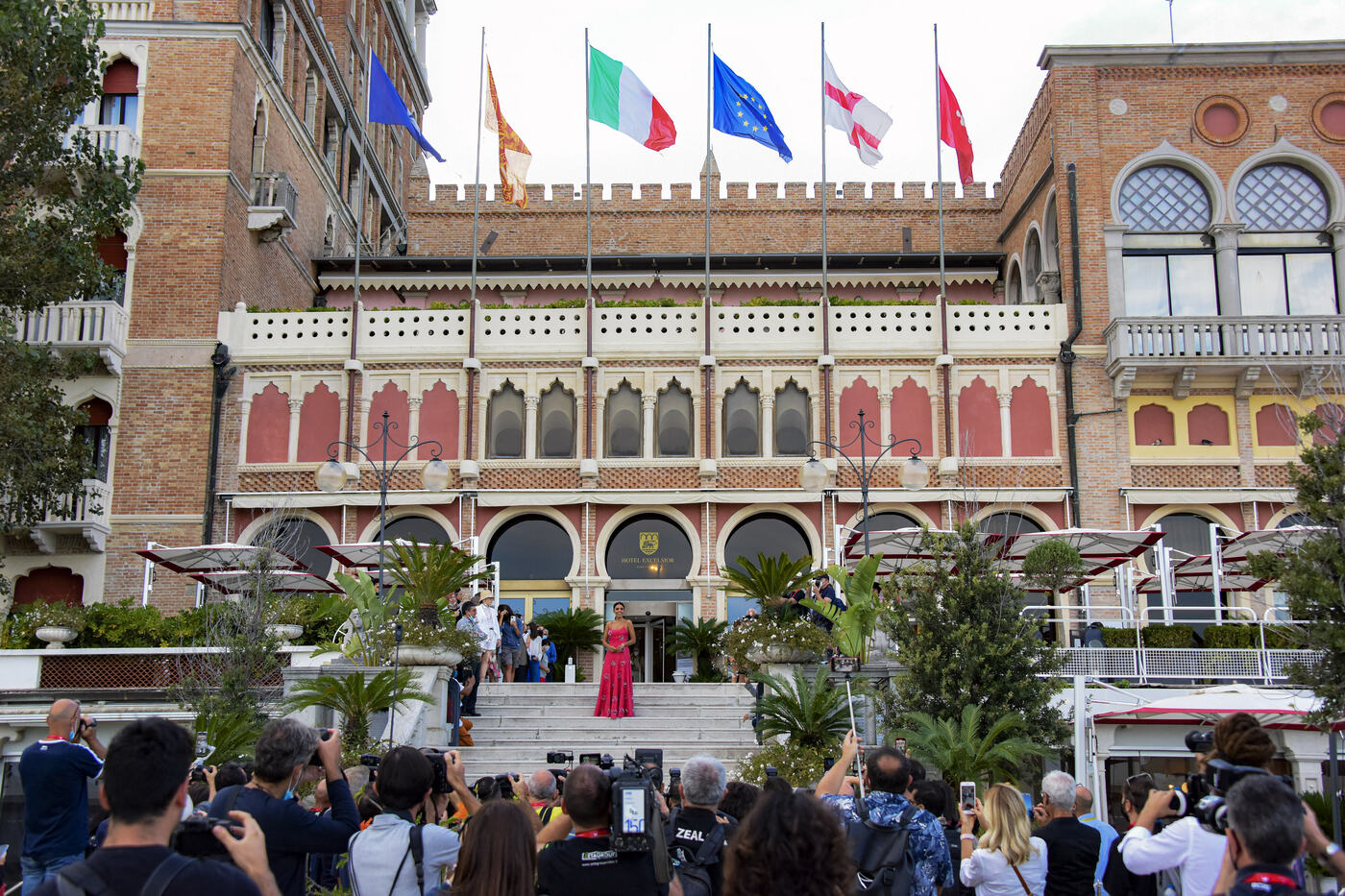 Venezia 78, al via la Mostra con Almodovar e il Leone alla carriera a Benigni Venezia 78, al via la Mostra con Almodovar e il Leone alla carriera a Benigni