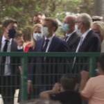 Francia, Emmanuel Macron visita una scuola di Marsiglia