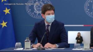 Scuola, Bianchi e Speranza confermano: “Se in classe tutti vaccinati, via mascherina”