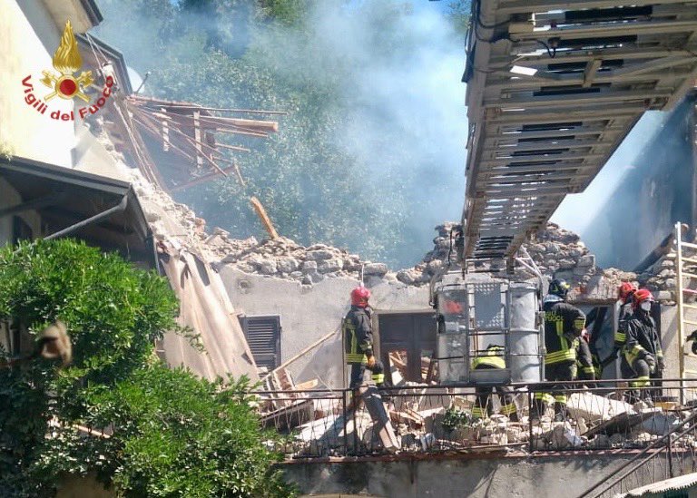 Toscana: esplode casa a Pontremoli, 88enne muore sotto le macerie Toscana: esplode casa a Pontremoli, 88enne muore sotto le macerie