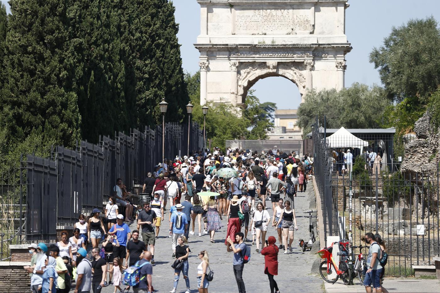 Covid: Rt in leggera diminuzione allo 0,97, ma salgono regioni a rischio moderato Covid: Rt in leggera diminuzione allo 0,97, ma salgono regioni a rischio moderato