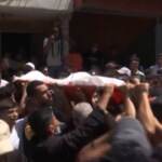 Gaza, in centinaia ai funerali di un palestinese ucciso durante le proteste