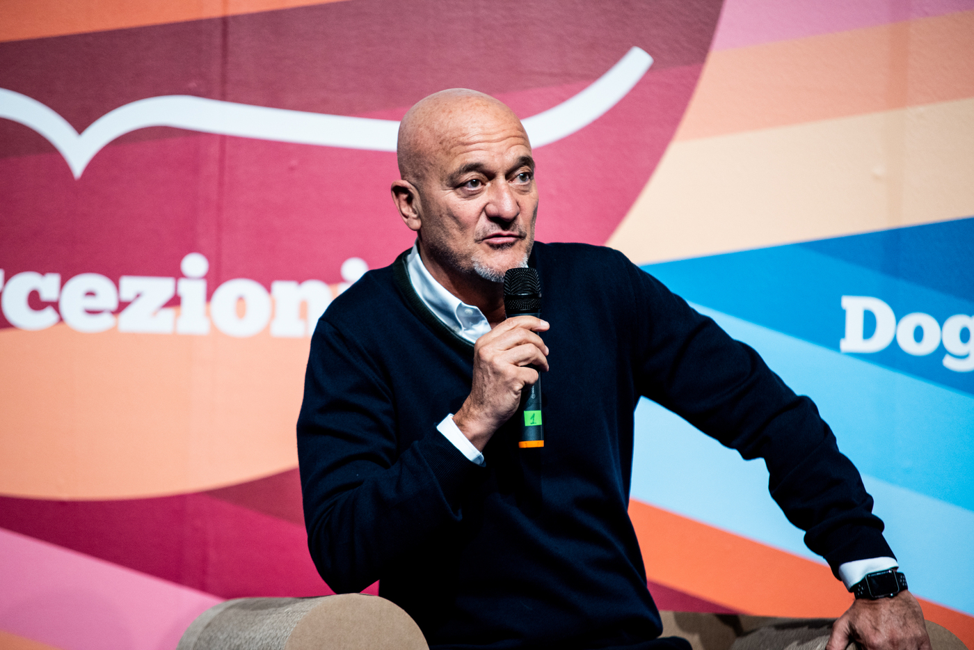 Claudio Bisio sul set di “Vicini di Casa”: “Quando lavorare è un vero piacere”
