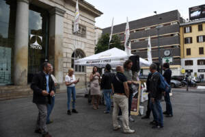 Milano, gazebo M5s per dare l'ok alla nascita del governo con la Lega