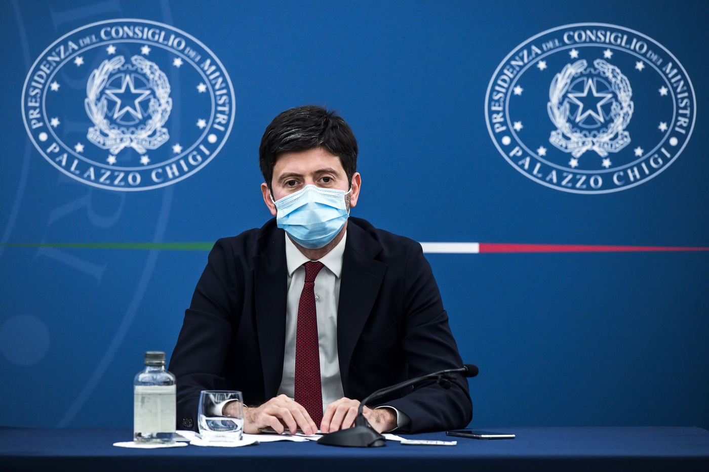 Speranza: “Piu’ vaccini o si rischiano restrizioni”. Poi apre il G20 della Salute: “Non siano privilegio di pochi nel mondo”