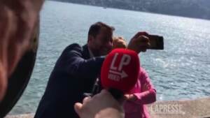 Cernobbio, selfie con siparietto per Meloni e Salvini: “Prove tecniche di governo”