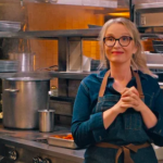 “On the Verge”, la commedia francese con Julie Delpy e Sarah Jones arriva su Netflix