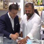 Napoli, Conte al Rione Sanità: la pizza, il caffè e il saluto alla nonna ultracentenaria