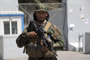 Afghanistan, riprendono voli interni dall'aeroporto di Kabul sotto il controllo dei talebani