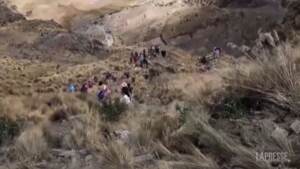Bolivia, bus in un dirupo: 21 morti e dieci feriti