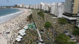 Brasile, a Rio de Janeiro in piazza migliaia di sostenitori di Bolsonaro
